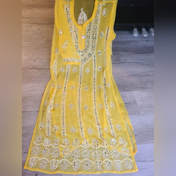 New Yellow Hand Embroidered Mirror Work Kurti - New Lucknowi Kurti With Inner - Picture 4 of 4
